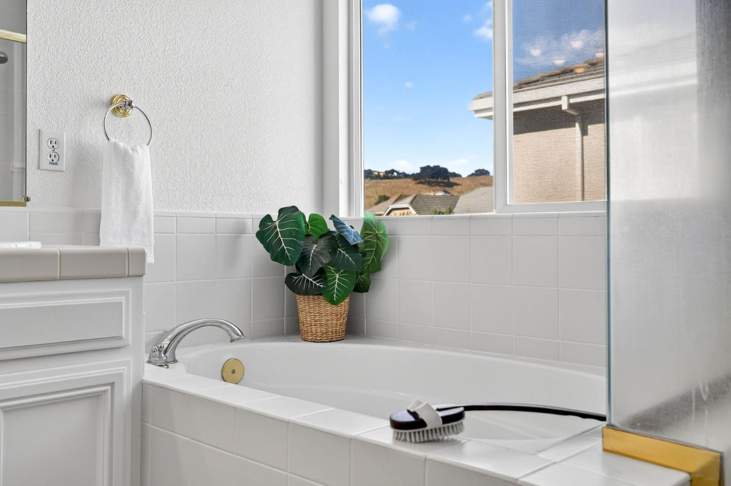 Detail Gallery Image 24 of 45 For 1469 Eagles Nest Ln, Gilroy,  CA 95020 - 4 Beds | 2/1 Baths