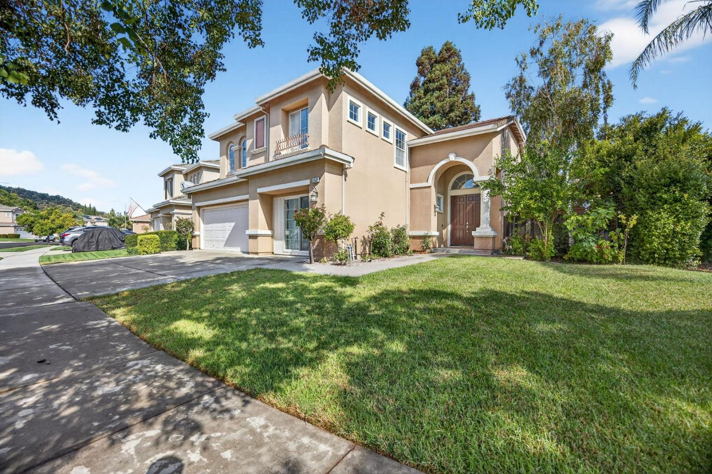 Detail Gallery Image 3 of 45 For 1469 Eagles Nest Ln, Gilroy,  CA 95020 - 4 Beds | 2/1 Baths