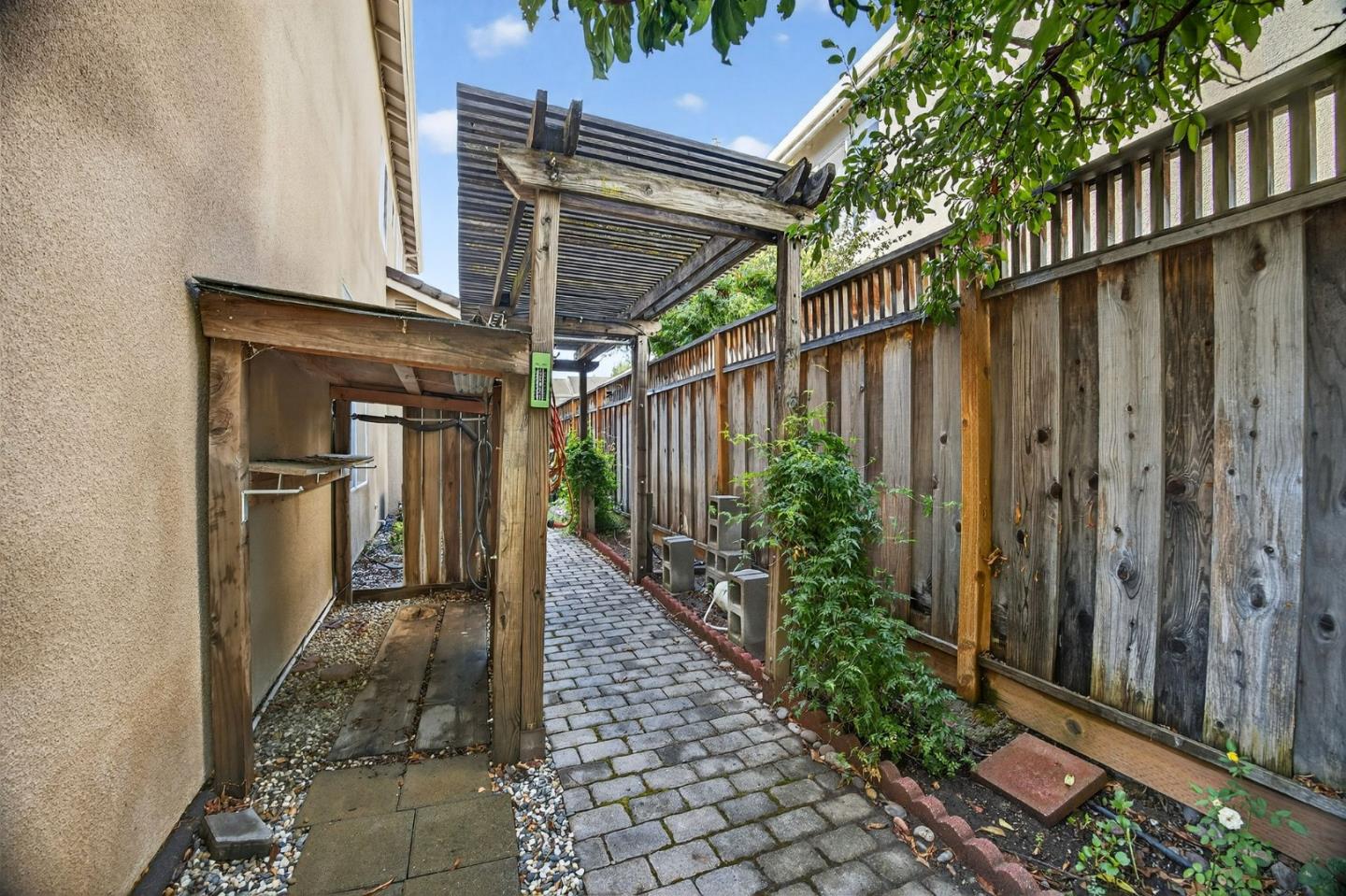 Detail Gallery Image 40 of 45 For 1469 Eagles Nest Ln, Gilroy,  CA 95020 - 4 Beds | 2/1 Baths