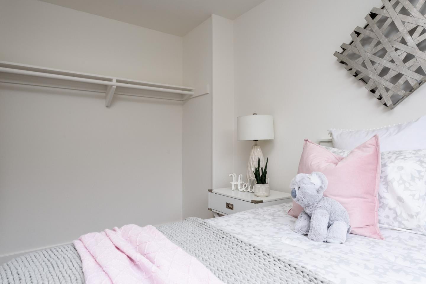 Detail Gallery Image 16 of 29 For 618 Foothill Dr, Pacifica,  CA 94044 - 3 Beds | 1/1 Baths