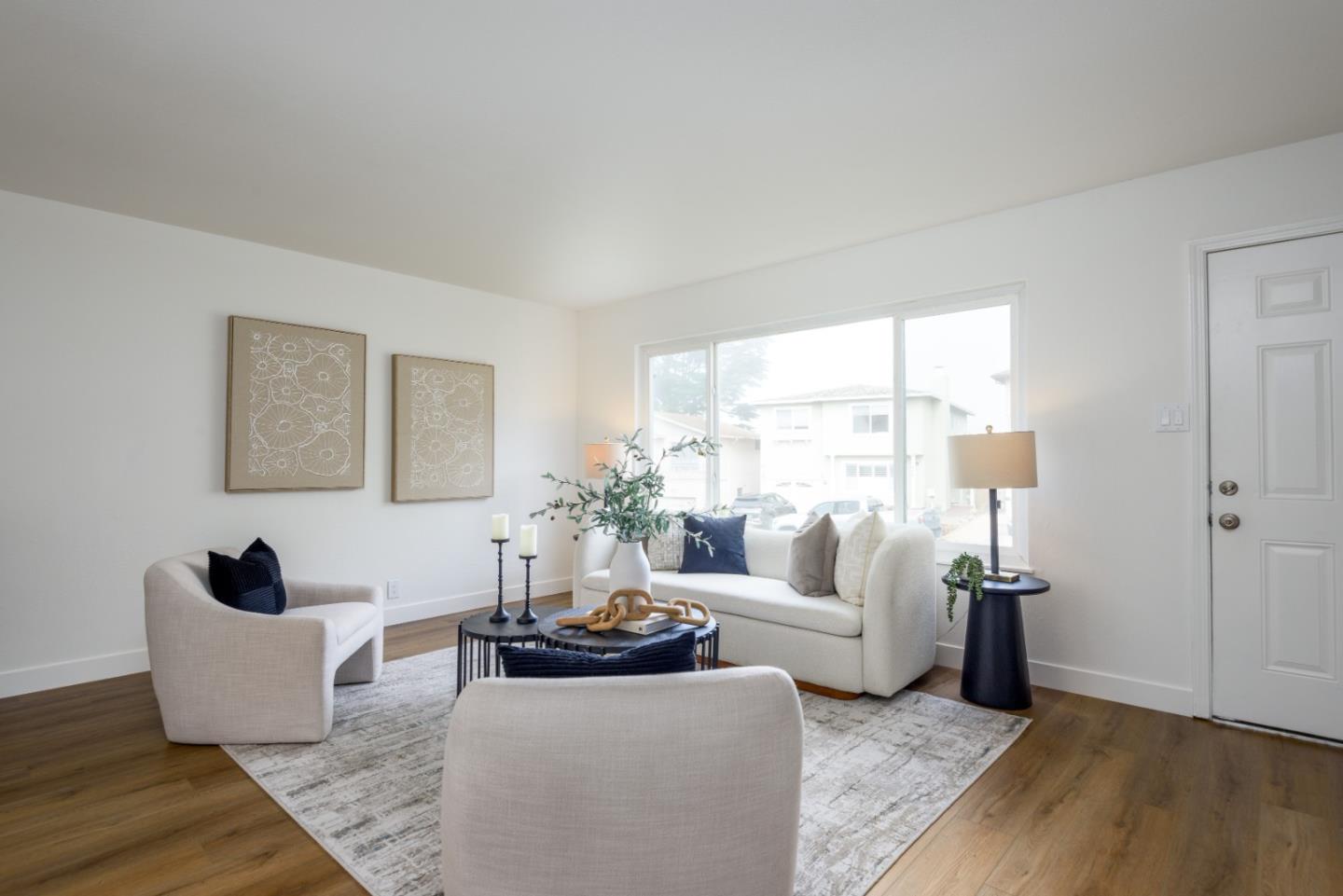 Detail Gallery Image 4 of 29 For 618 Foothill Dr, Pacifica,  CA 94044 - 3 Beds | 1/1 Baths