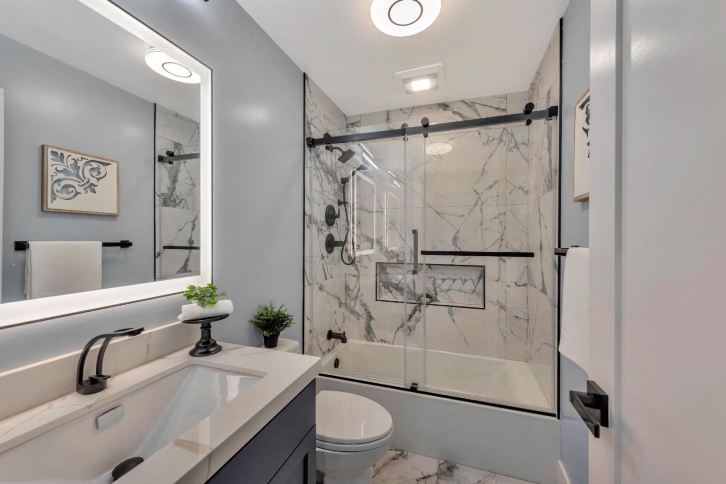 Detail Gallery Image 15 of 71 For 7032 Sayre Dr, Oakland,  CA 94611 - 5 Beds | 3/1 Baths