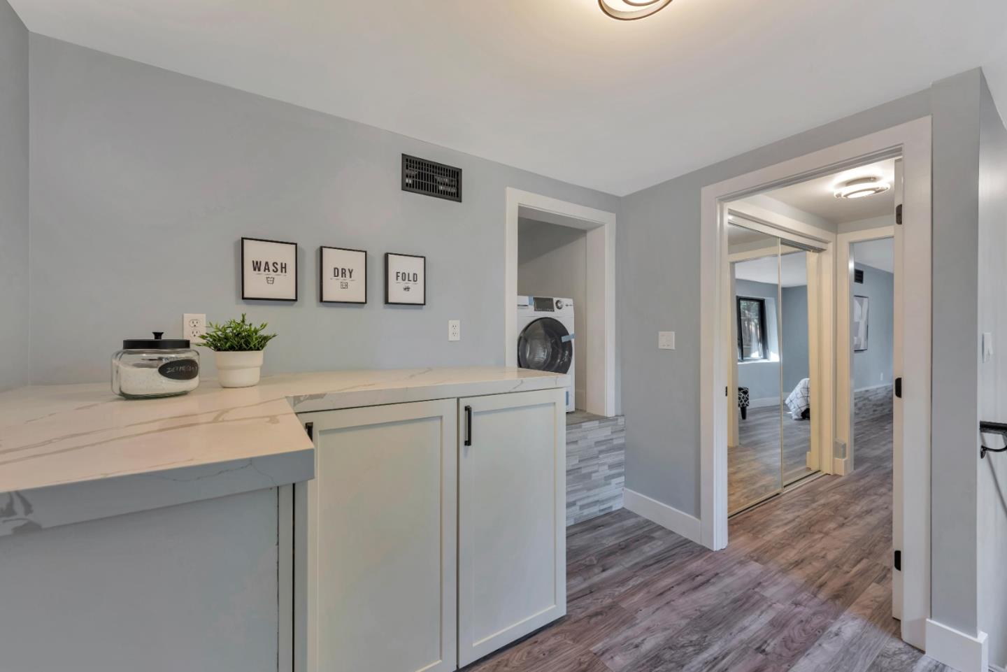 Detail Gallery Image 16 of 71 For 7032 Sayre Dr, Oakland,  CA 94611 - 5 Beds | 3/1 Baths