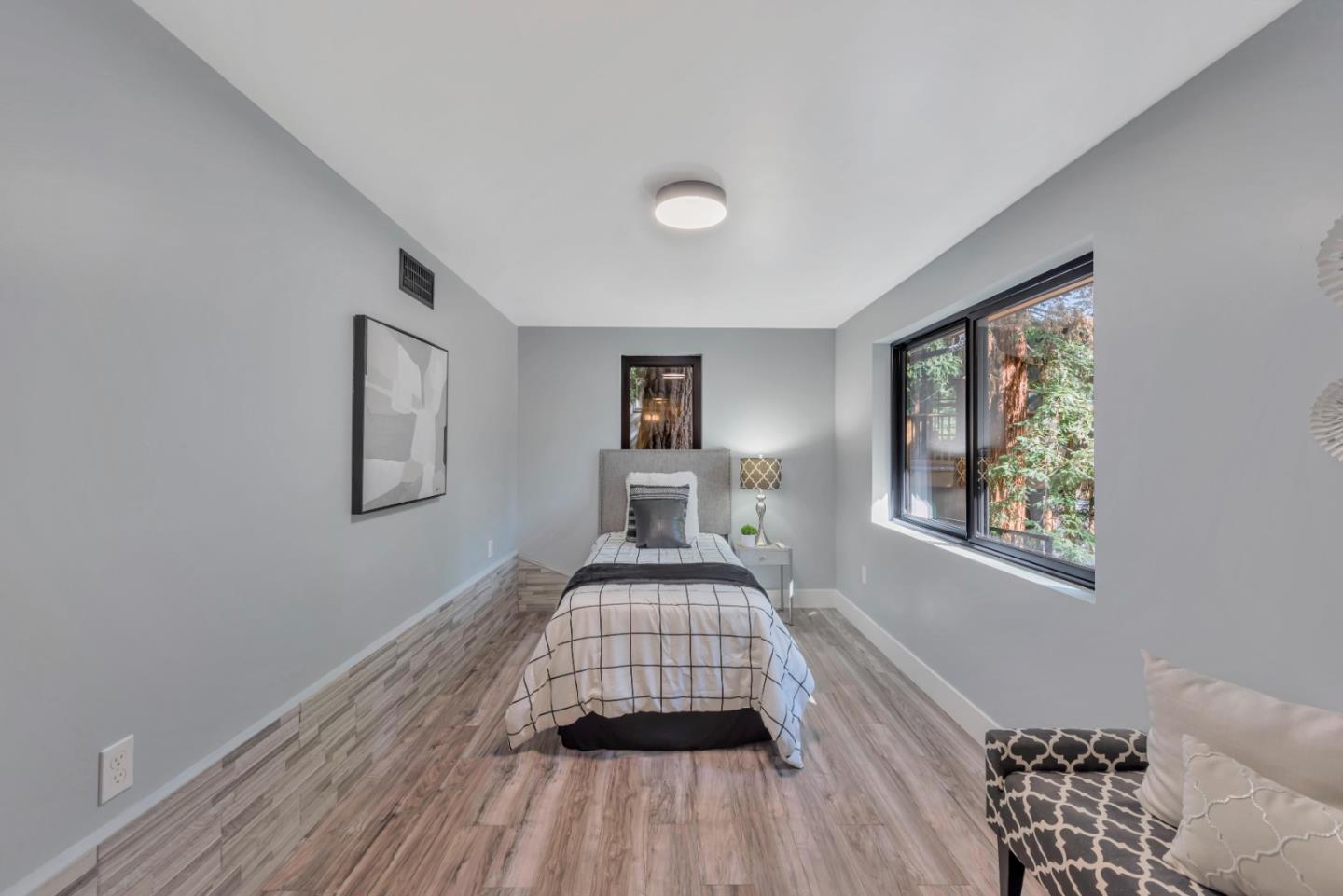 Detail Gallery Image 19 of 71 For 7032 Sayre Dr, Oakland,  CA 94611 - 5 Beds | 3/1 Baths