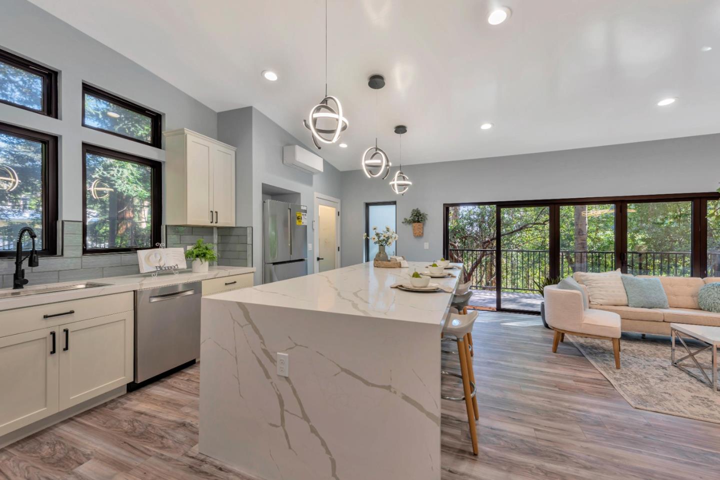 Detail Gallery Image 25 of 71 For 7032 Sayre Dr, Oakland,  CA 94611 - 5 Beds | 3/1 Baths