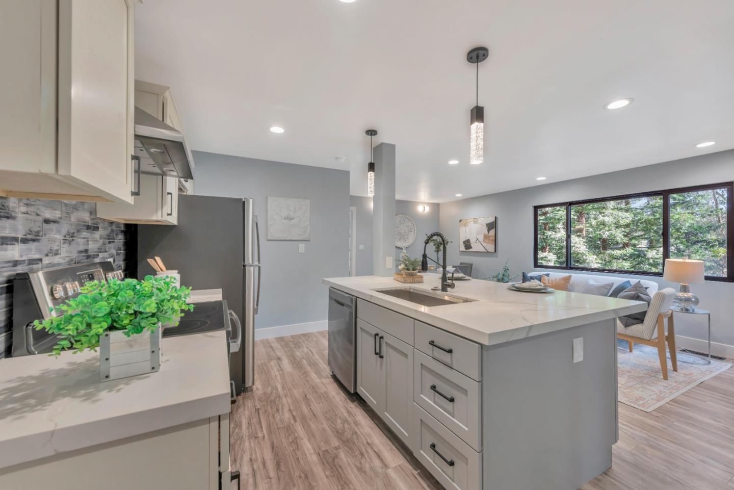 Detail Gallery Image 3 of 71 For 7032 Sayre Dr, Oakland,  CA 94611 - 5 Beds | 3/1 Baths