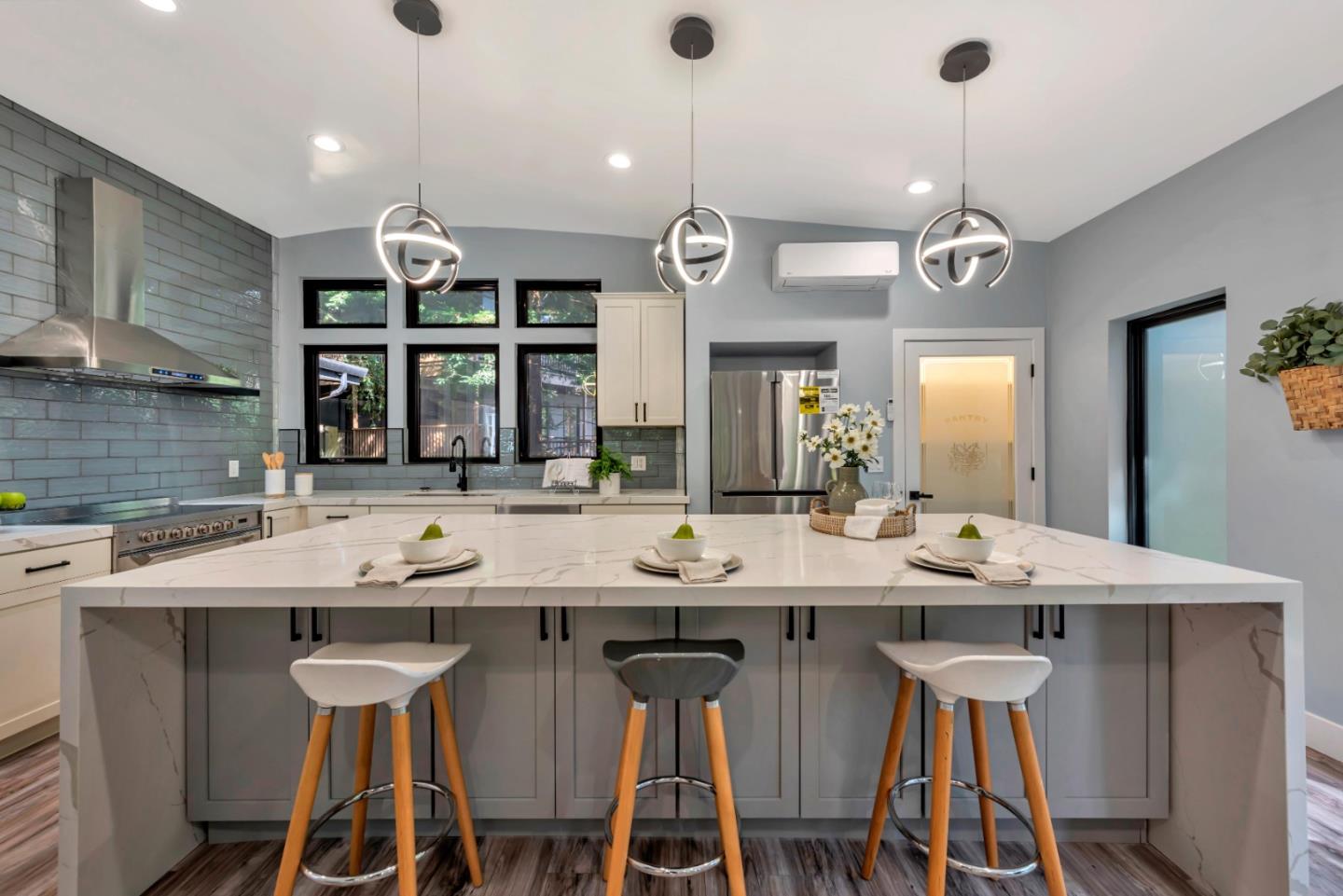 Detail Gallery Image 30 of 71 For 7032 Sayre Dr, Oakland,  CA 94611 - 5 Beds | 3/1 Baths