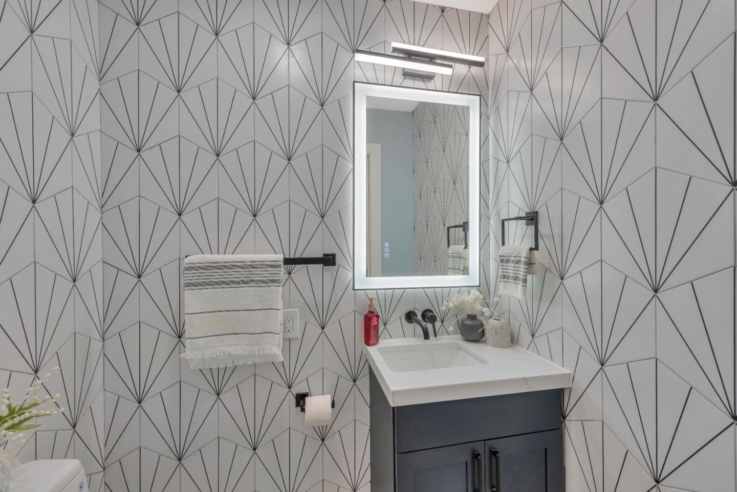 Detail Gallery Image 66 of 71 For 7032 Sayre Dr, Oakland,  CA 94611 - 5 Beds | 3/1 Baths