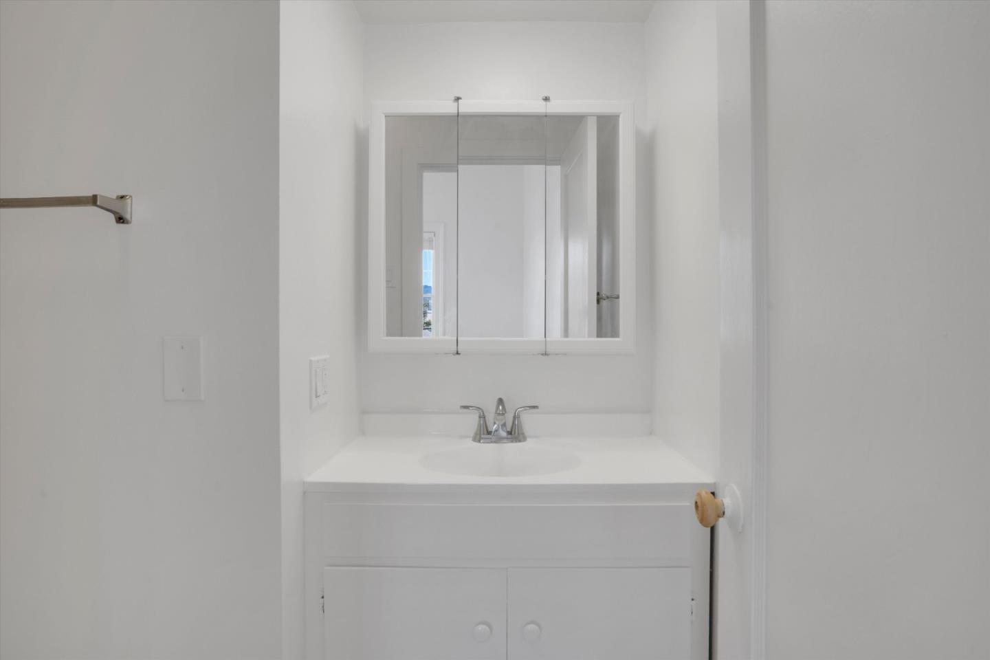 Detail Gallery Image 18 of 40 For 2310 Pacific Ave, Alameda,  CA 94501 - – Beds | – Baths