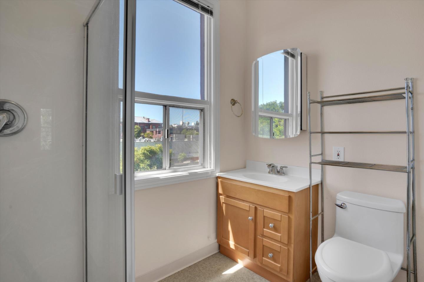 Detail Gallery Image 27 of 40 For 2310 Pacific Ave, Alameda,  CA 94501 - – Beds | – Baths