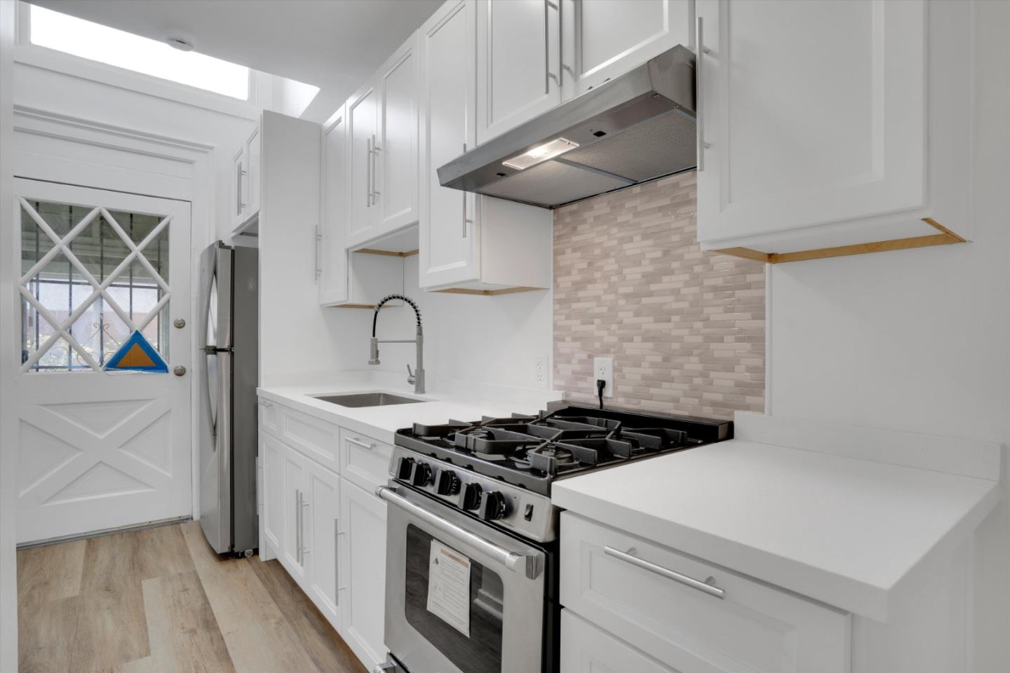 Detail Gallery Image 6 of 40 For 2310 Pacific Ave, Alameda,  CA 94501 - – Beds | – Baths