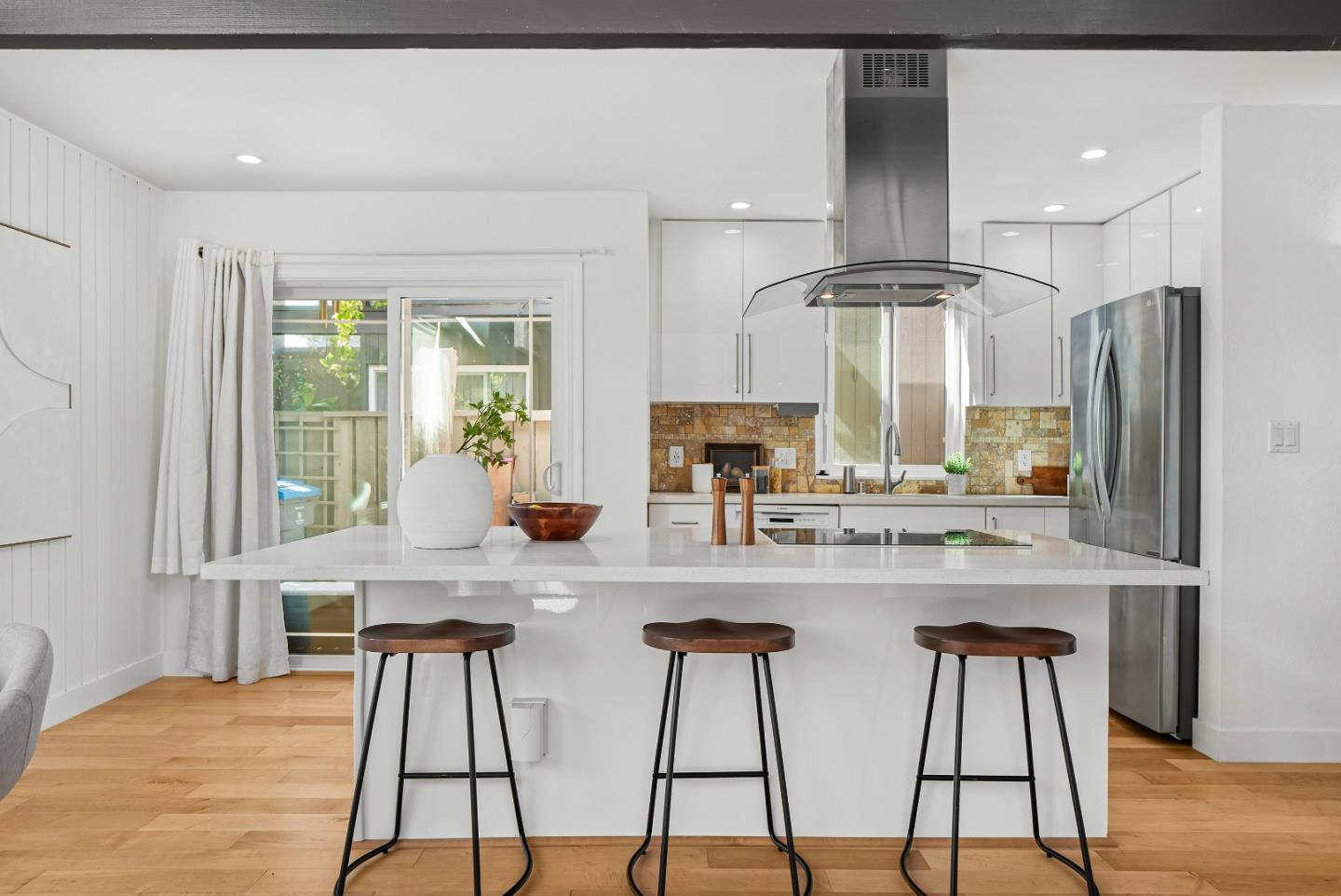 Detail Gallery Image 10 of 32 For 71 Gladys Ave, Mountain View,  CA 94043 - 2 Beds | 2 Baths
