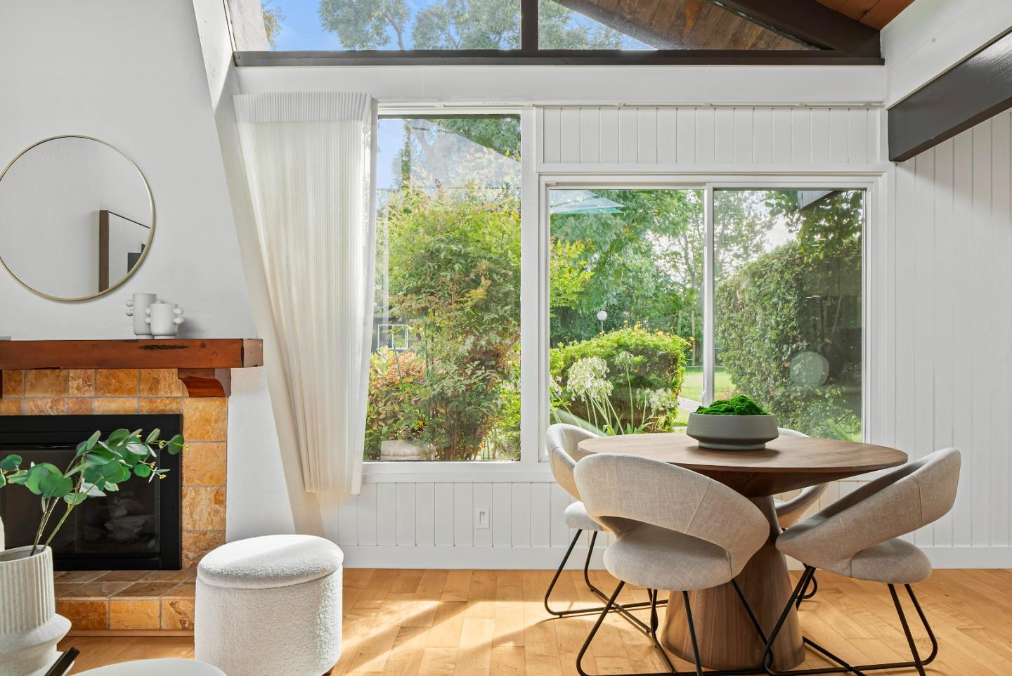 Detail Gallery Image 3 of 32 For 71 Gladys Ave, Mountain View,  CA 94043 - 2 Beds | 2 Baths