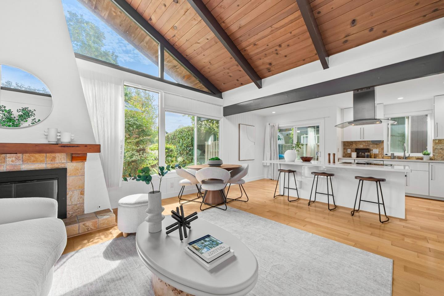 Detail Gallery Image 4 of 32 For 71 Gladys Ave, Mountain View,  CA 94043 - 2 Beds | 2 Baths