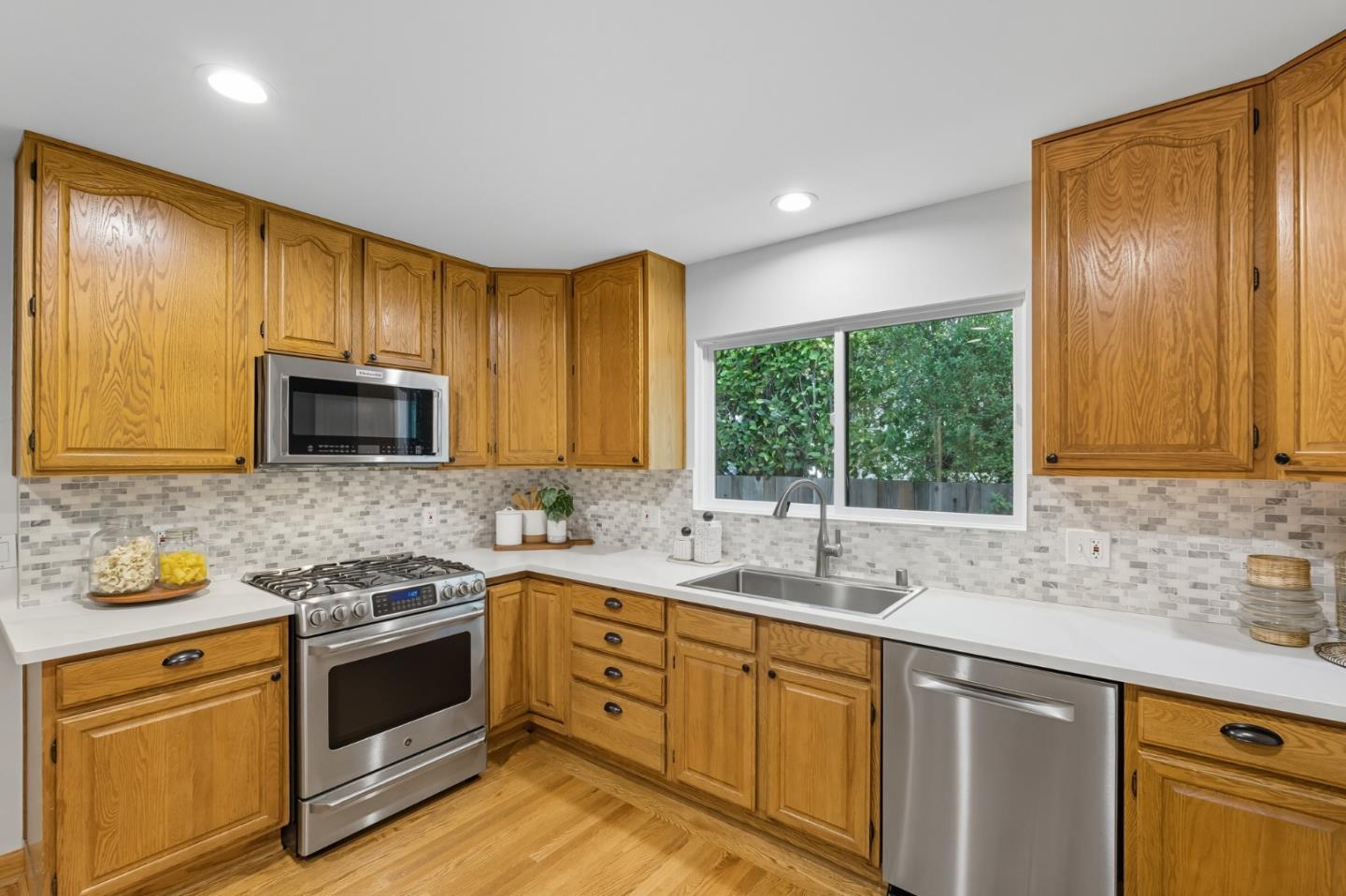 Detail Gallery Image 11 of 43 For 1463 Greenwood Ave, San Carlos,  CA 94070 - 3 Beds | 2 Baths