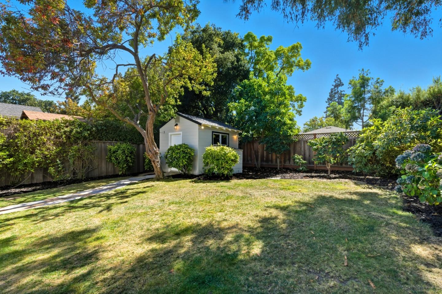 Detail Gallery Image 16 of 43 For 1463 Greenwood Ave, San Carlos,  CA 94070 - 3 Beds | 2 Baths