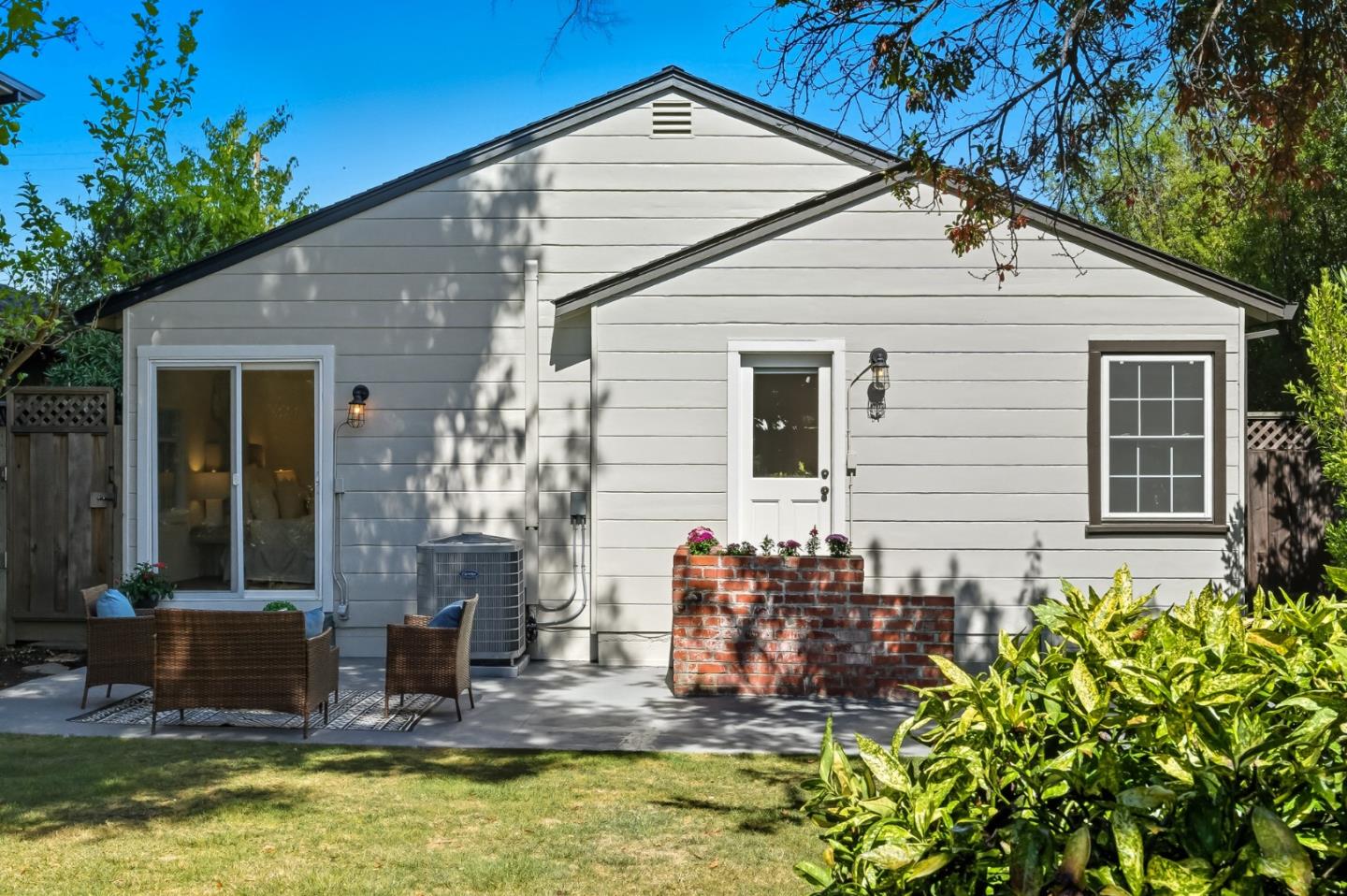 Detail Gallery Image 27 of 43 For 1463 Greenwood Ave, San Carlos,  CA 94070 - 3 Beds | 2 Baths