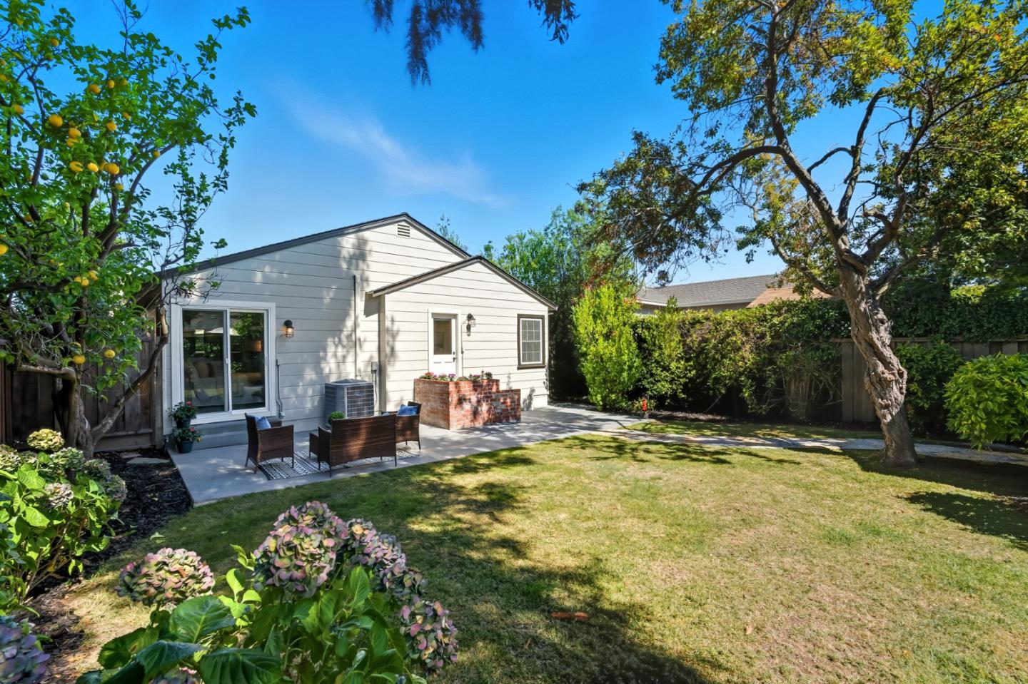 Detail Gallery Image 37 of 43 For 1463 Greenwood Ave, San Carlos,  CA 94070 - 3 Beds | 2 Baths