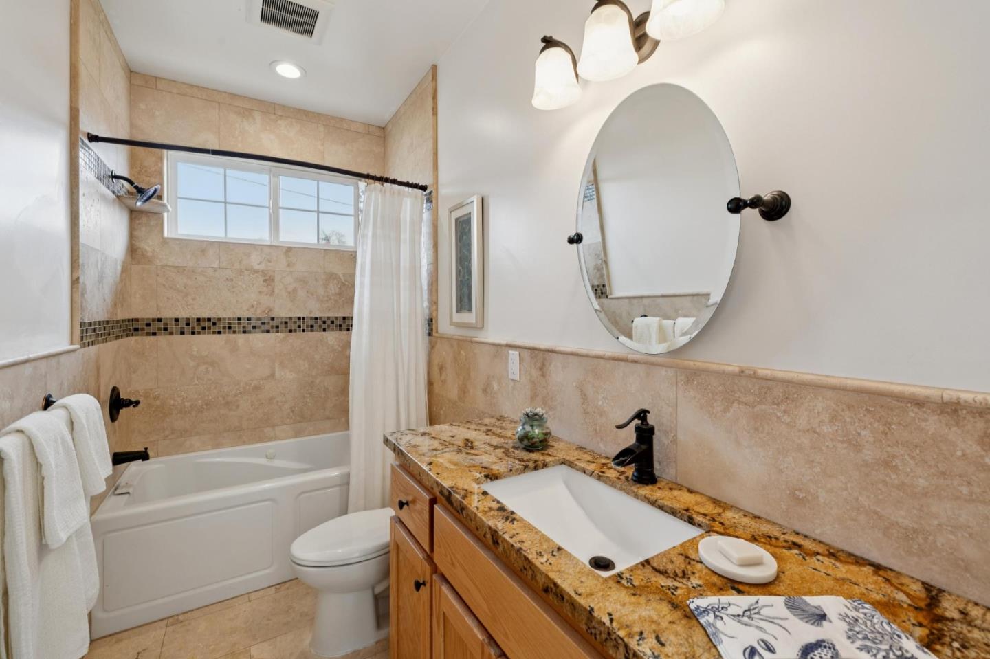 Detail Gallery Image 21 of 38 For 484 Poplar St, Half Moon Bay,  CA 94019 - 2 Beds | 2 Baths