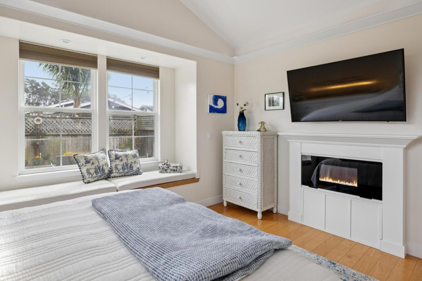 Detail Gallery Image 24 of 38 For 484 Poplar St, Half Moon Bay,  CA 94019 - 2 Beds | 2 Baths