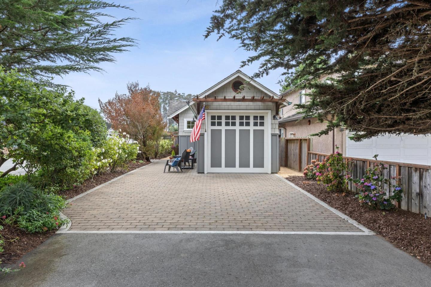 Detail Gallery Image 6 of 38 For 484 Poplar St, Half Moon Bay,  CA 94019 - 2 Beds | 2 Baths