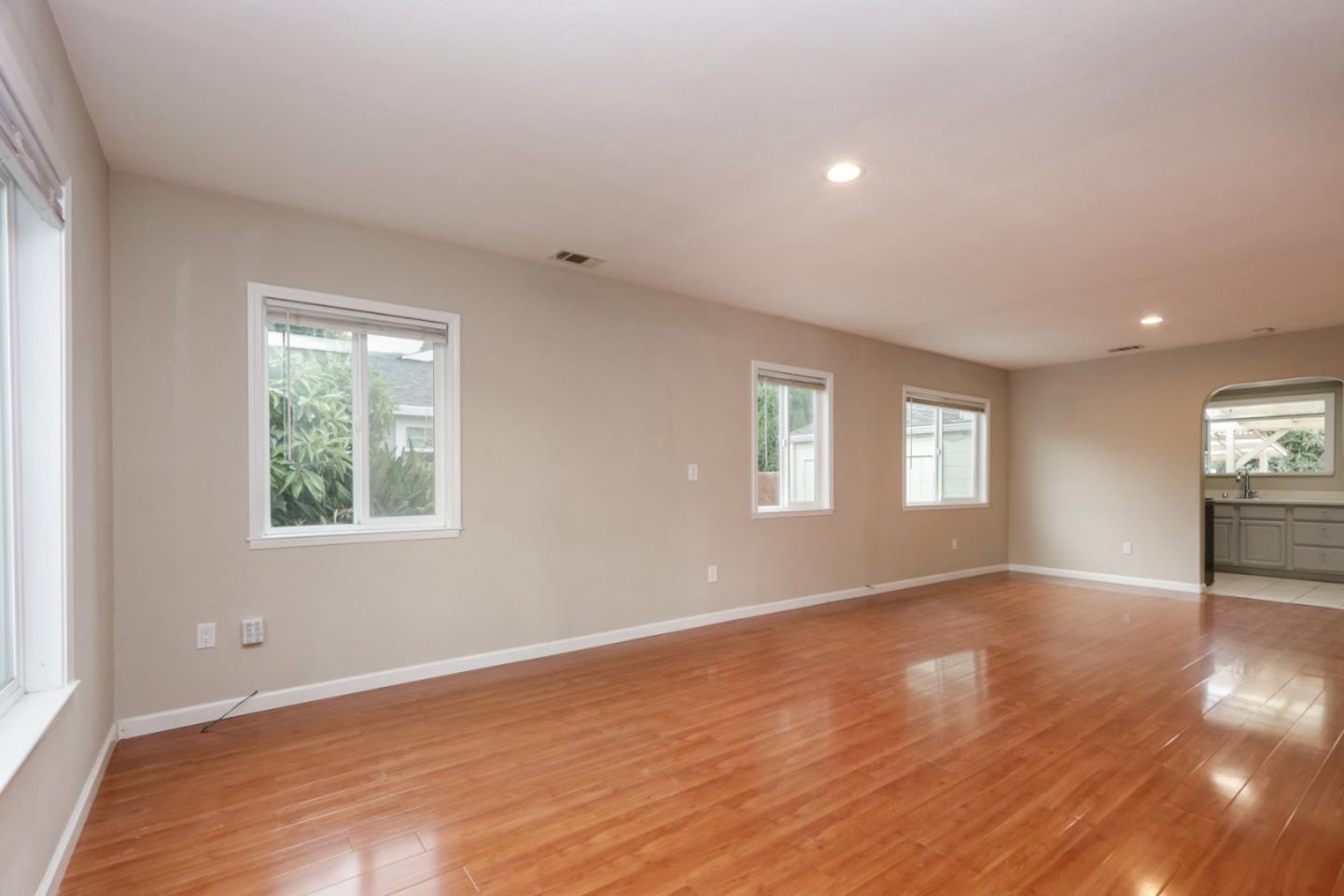 Detail Gallery Image 4 of 19 For 1047 Cherry St, San Carlos,  CA 94070 - 2 Beds | 1 Baths