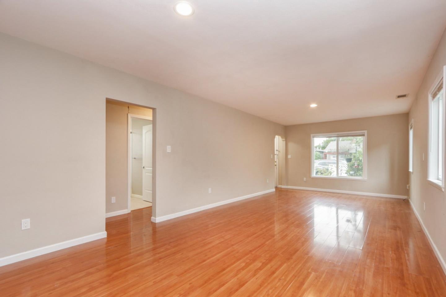 Detail Gallery Image 5 of 19 For 1047 Cherry St, San Carlos,  CA 94070 - 2 Beds | 1 Baths