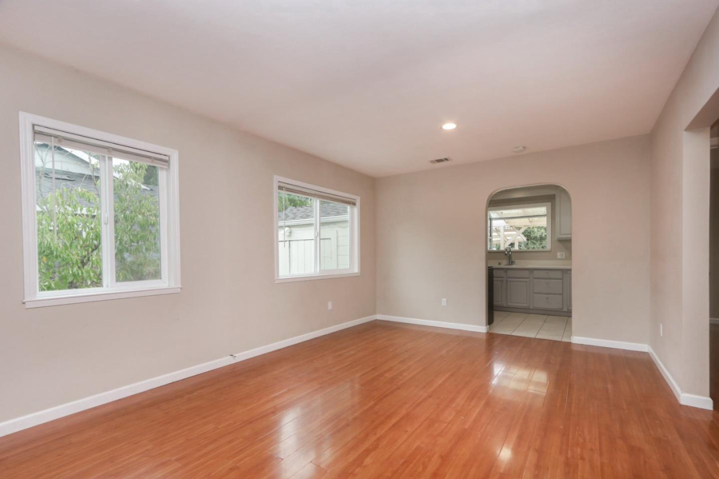 Detail Gallery Image 7 of 19 For 1047 Cherry St, San Carlos,  CA 94070 - 2 Beds | 1 Baths