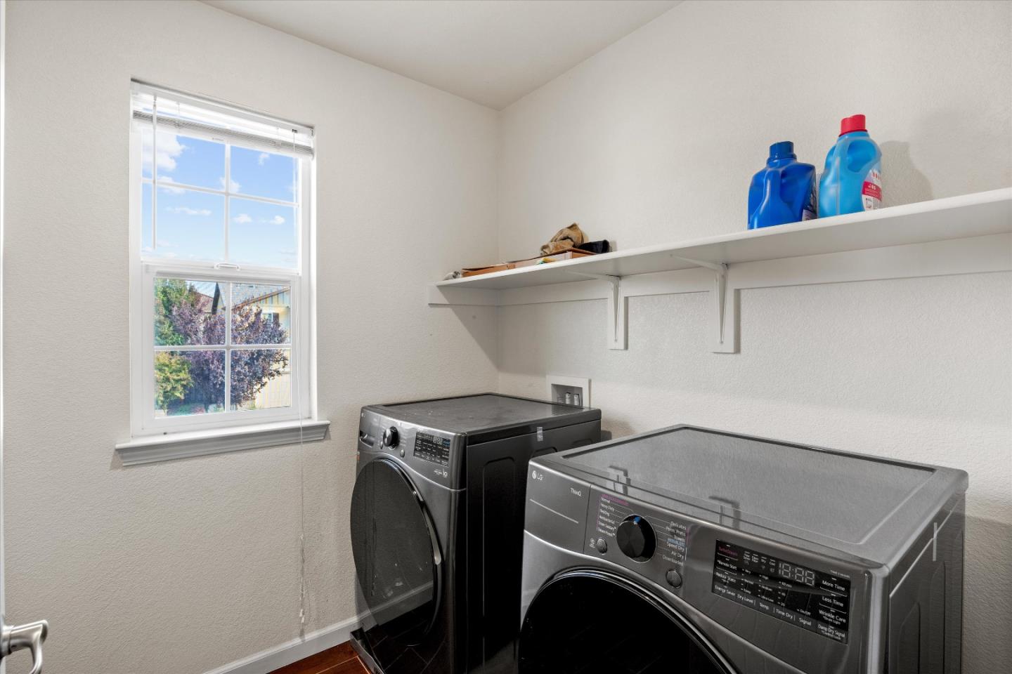 Detail Gallery Image 10 of 25 For 10000 Asilomar Ln, Elk Grove,  CA 95757 - 4 Beds | 2/1 Baths