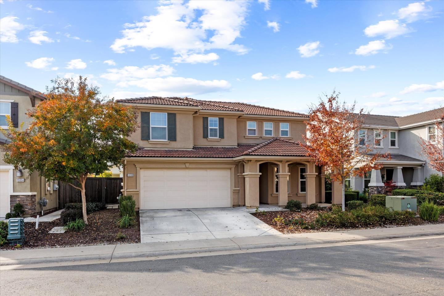 Detail Gallery Image 2 of 25 For 10000 Asilomar Ln, Elk Grove,  CA 95757 - 4 Beds | 2/1 Baths