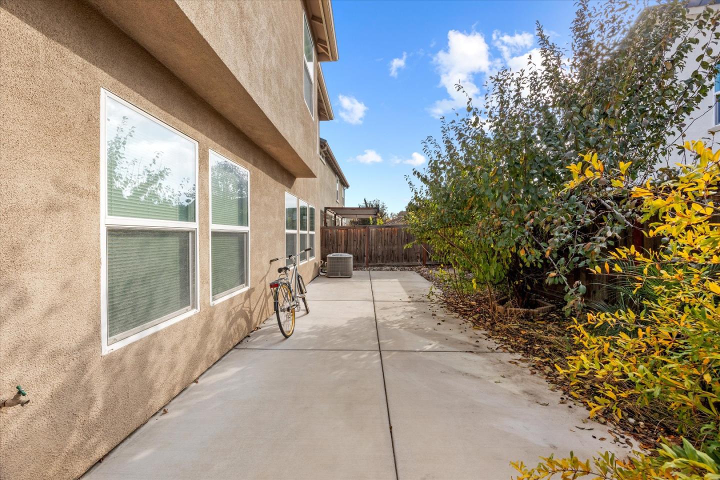 Detail Gallery Image 24 of 25 For 10000 Asilomar Ln, Elk Grove,  CA 95757 - 4 Beds | 2/1 Baths