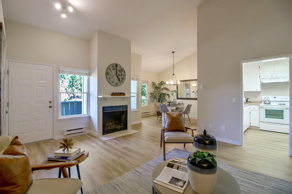 Detail Gallery Image 4 of 22 For 915 Apricot Ave #H,  Campbell,  CA 95008 - 2 Beds | 2 Baths