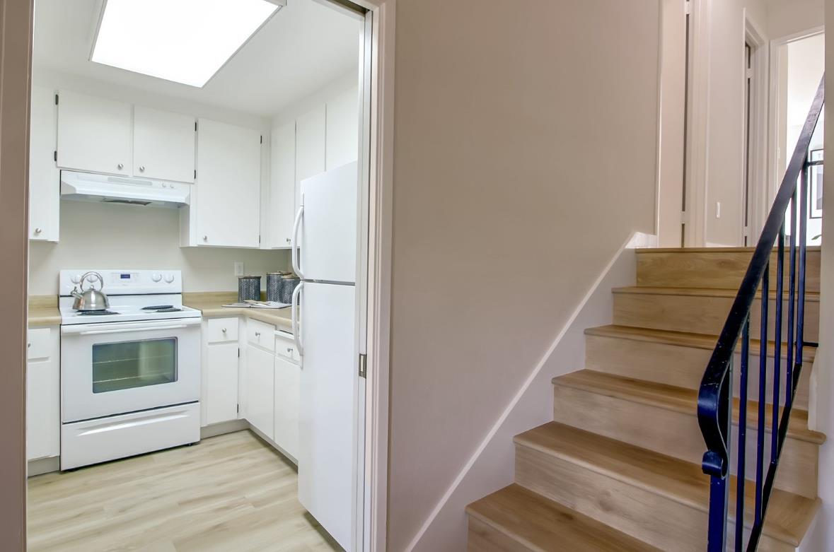 Detail Gallery Image 9 of 22 For 915 Apricot Ave #H,  Campbell,  CA 95008 - 2 Beds | 2 Baths