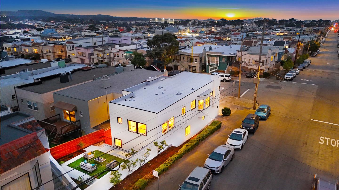 Detail Gallery Image 2 of 80 For 2300 29th Ave, San Francisco,  CA 94116 - 4 Beds | 4 Baths
