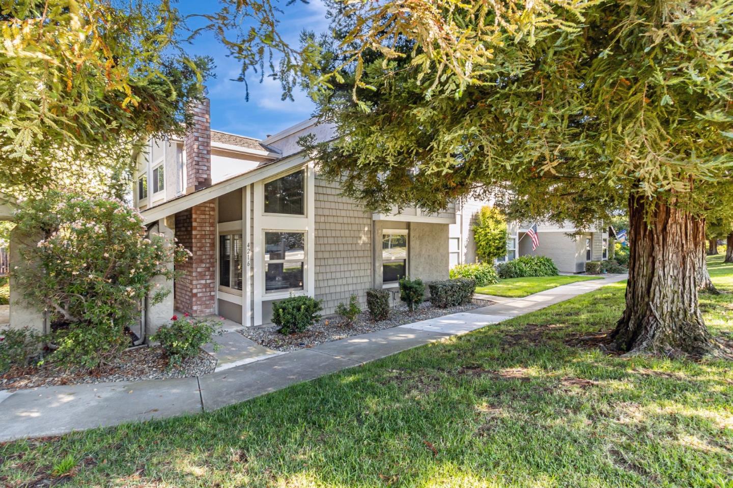 Detail Gallery Image 3 of 51 For 4216 Atlantic Ct, Santa Clara,  CA 95054 - 4 Beds | 2/1 Baths
