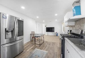 Detail Gallery Image 4 of 18 For 2580 Senter Rd #455,  San Jose,  CA 95111 - 3 Beds | 2/1 Baths