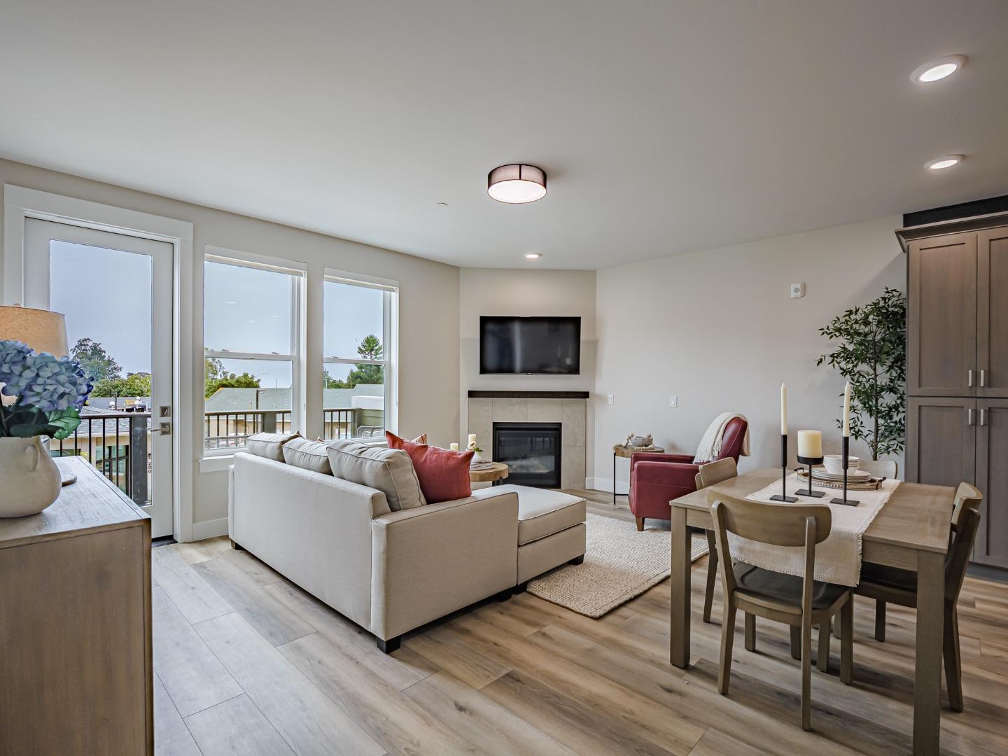 Detail Gallery Image 3 of 47 For 121 Aptos Village Way #2,  Aptos,  CA 95003 - 3 Beds | 3 Baths