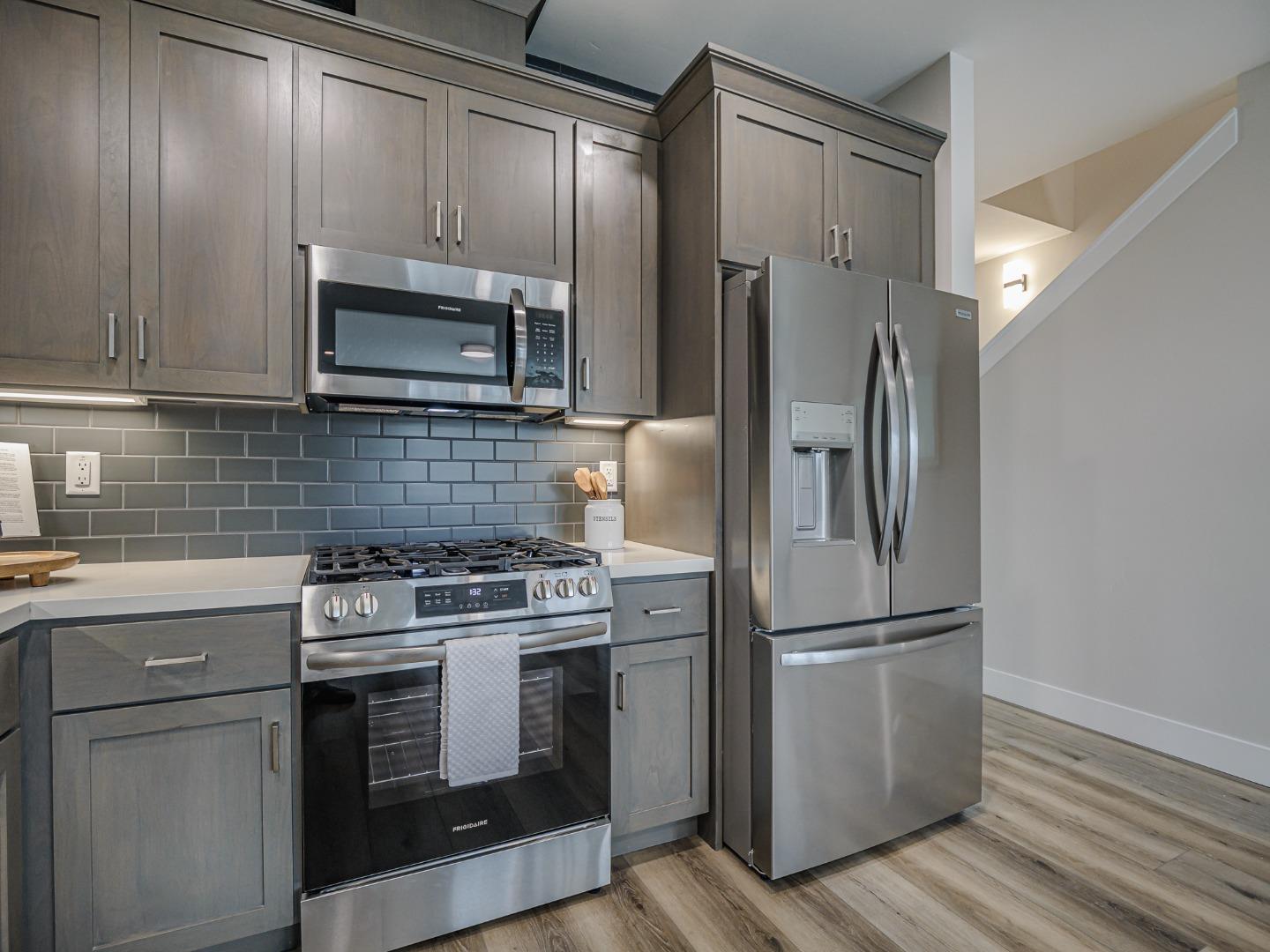 Detail Gallery Image 8 of 47 For 121 Aptos Village Way #2,  Aptos,  CA 95003 - 3 Beds | 3 Baths