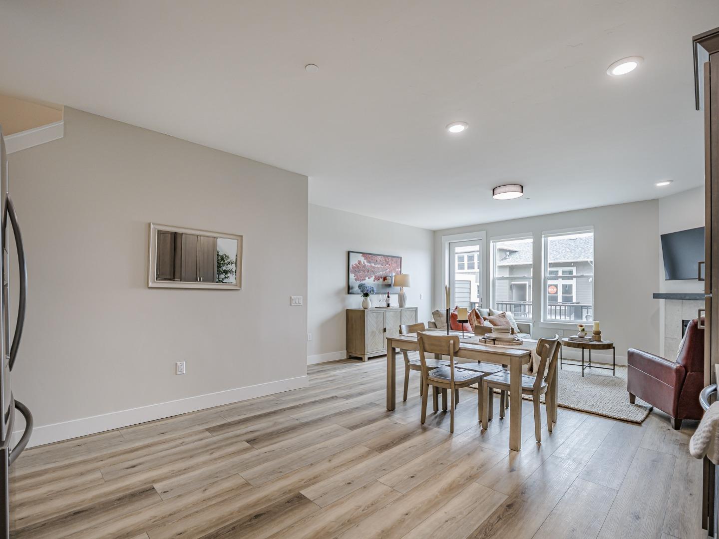 Detail Gallery Image 9 of 47 For 121 Aptos Village Way #2,  Aptos,  CA 95003 - 3 Beds | 3 Baths