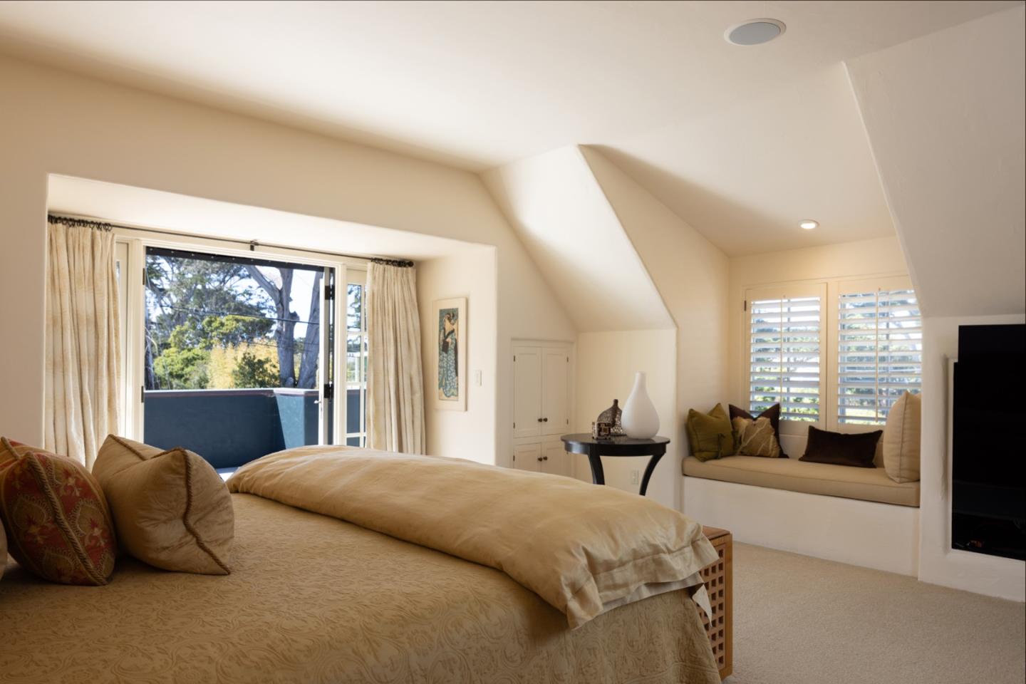 Detail Gallery Image 12 of 23 For 26167 Valley View Ave, Carmel,  CA 93923 - 3 Beds | 3/1 Baths