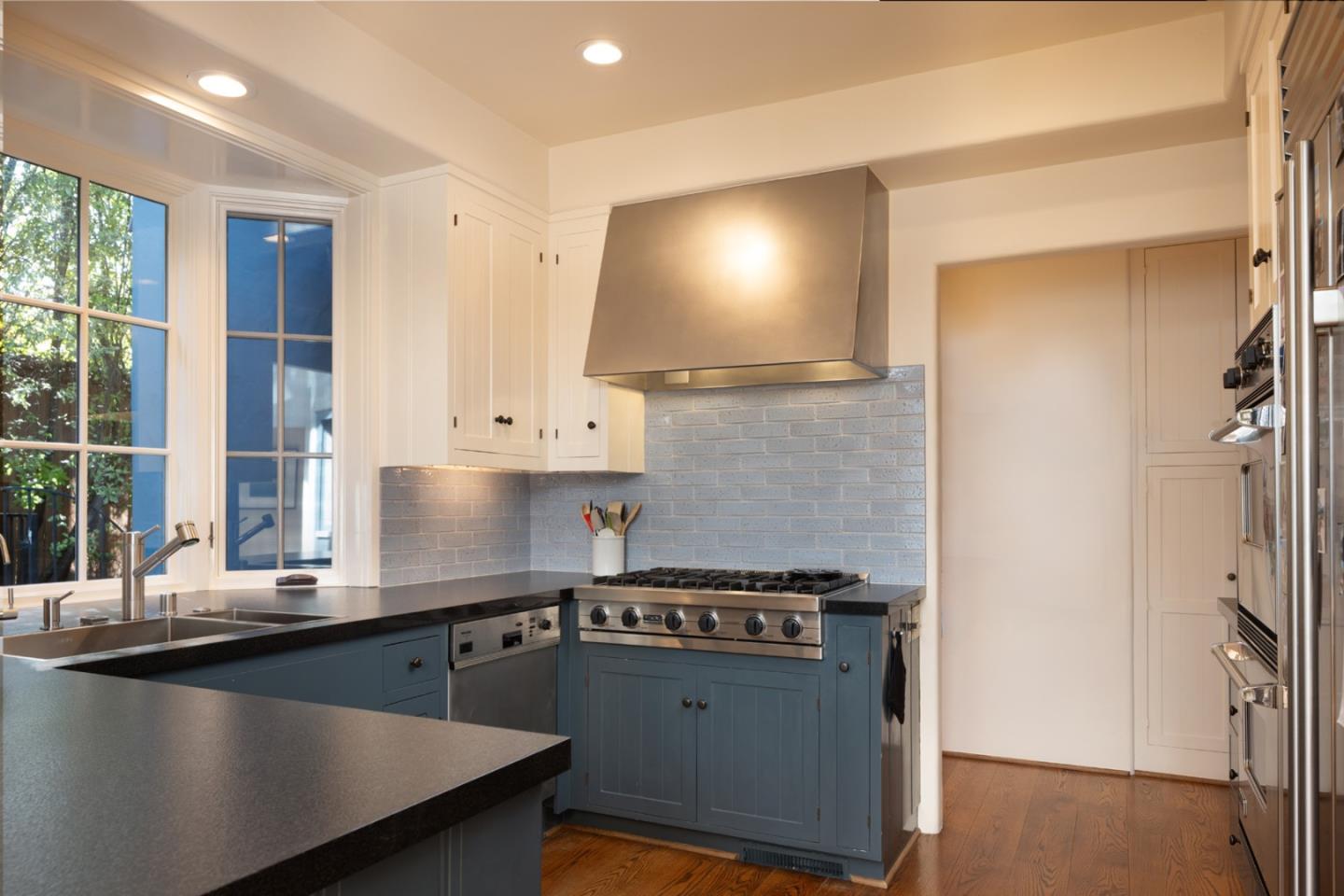 Detail Gallery Image 9 of 23 For 26167 Valley View Ave, Carmel,  CA 93923 - 3 Beds | 3/1 Baths