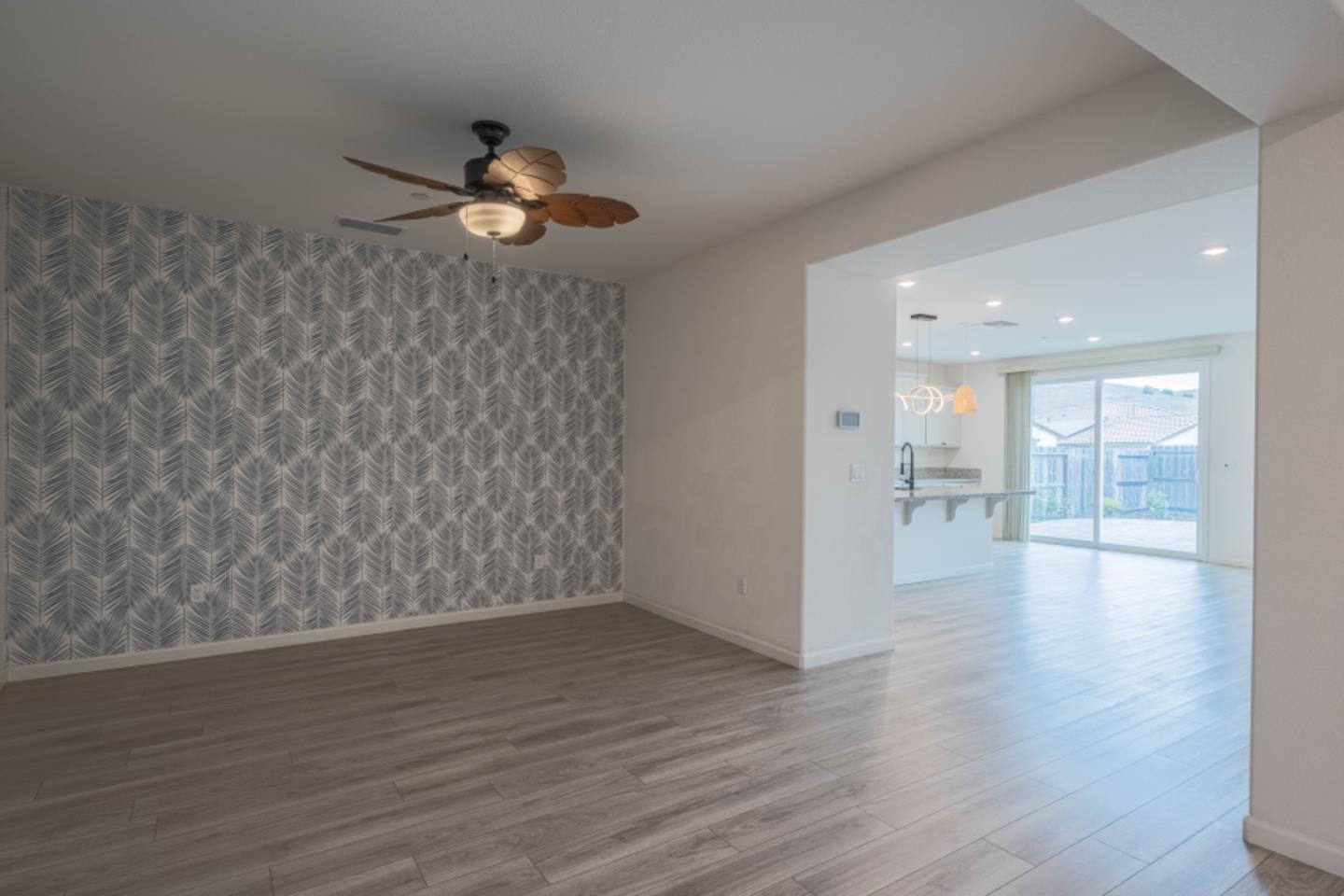 Detail Gallery Image 14 of 60 For 1121 Trailside Dr, San Juan Bautista,  CA 95045 - 4 Beds | 3/1 Baths