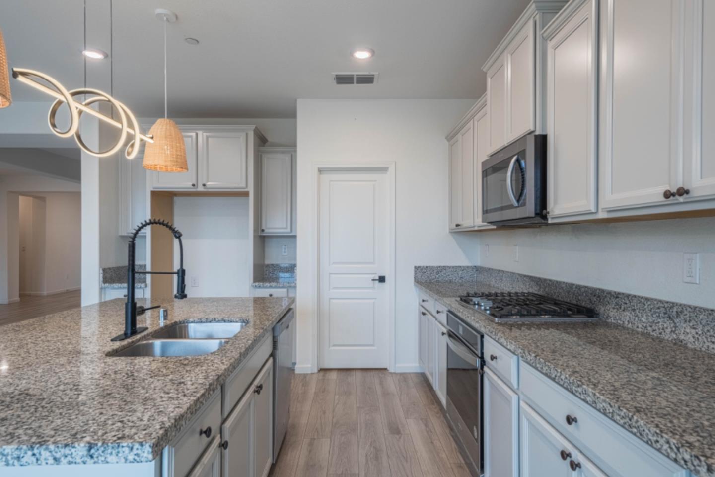 Detail Gallery Image 19 of 60 For 1121 Trailside Dr, San Juan Bautista,  CA 95045 - 4 Beds | 3/1 Baths