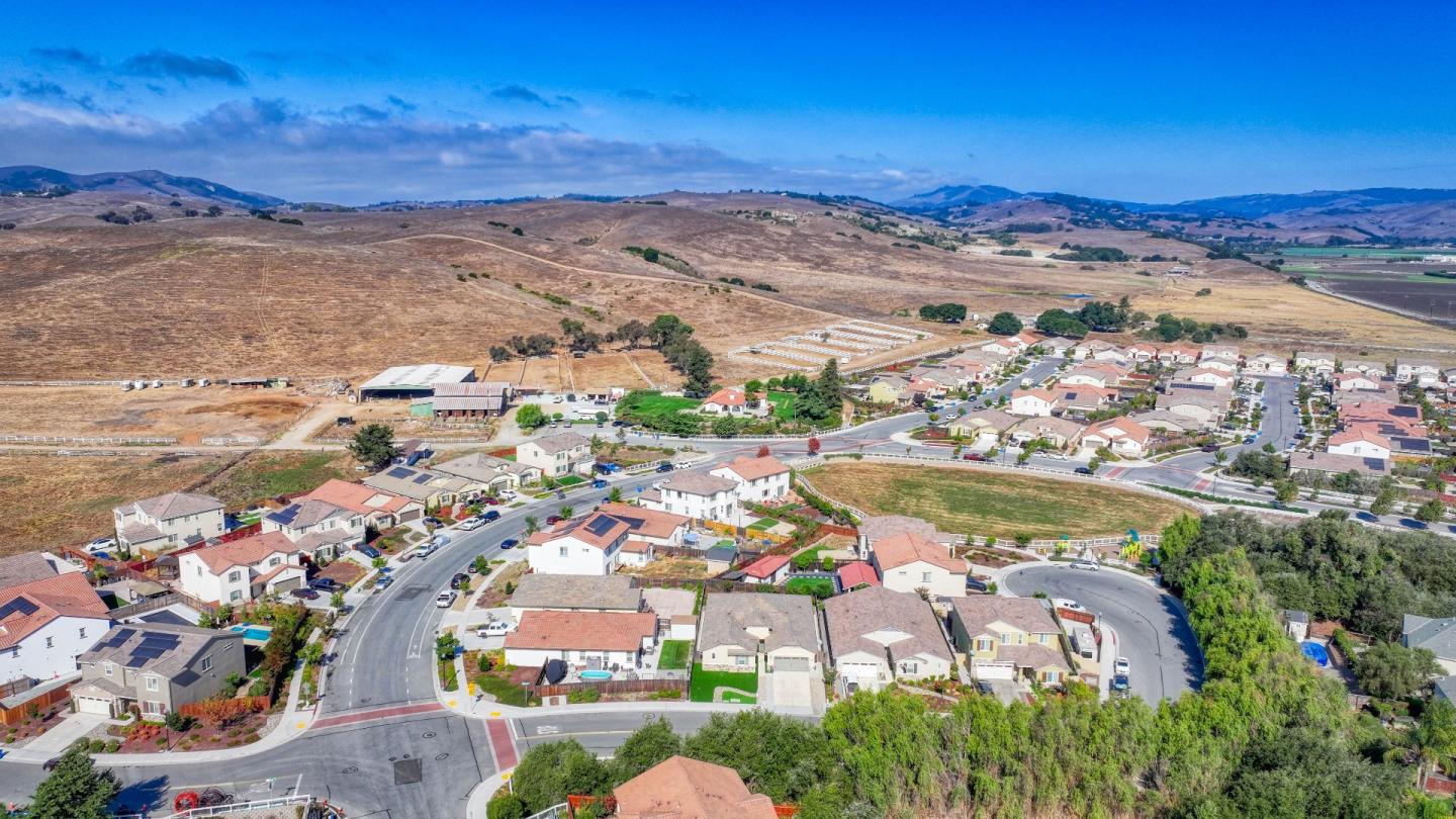 Detail Gallery Image 6 of 60 For 1121 Trailside Dr, San Juan Bautista,  CA 95045 - 4 Beds | 3/1 Baths