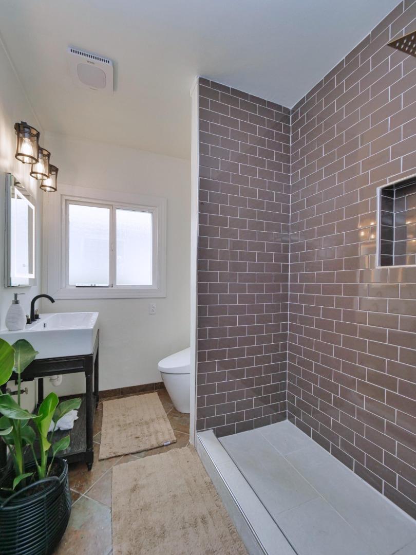 Detail Gallery Image 12 of 33 For 3000 56th Ave, Oakland,  CA 94605 - 4 Beds | 2 Baths