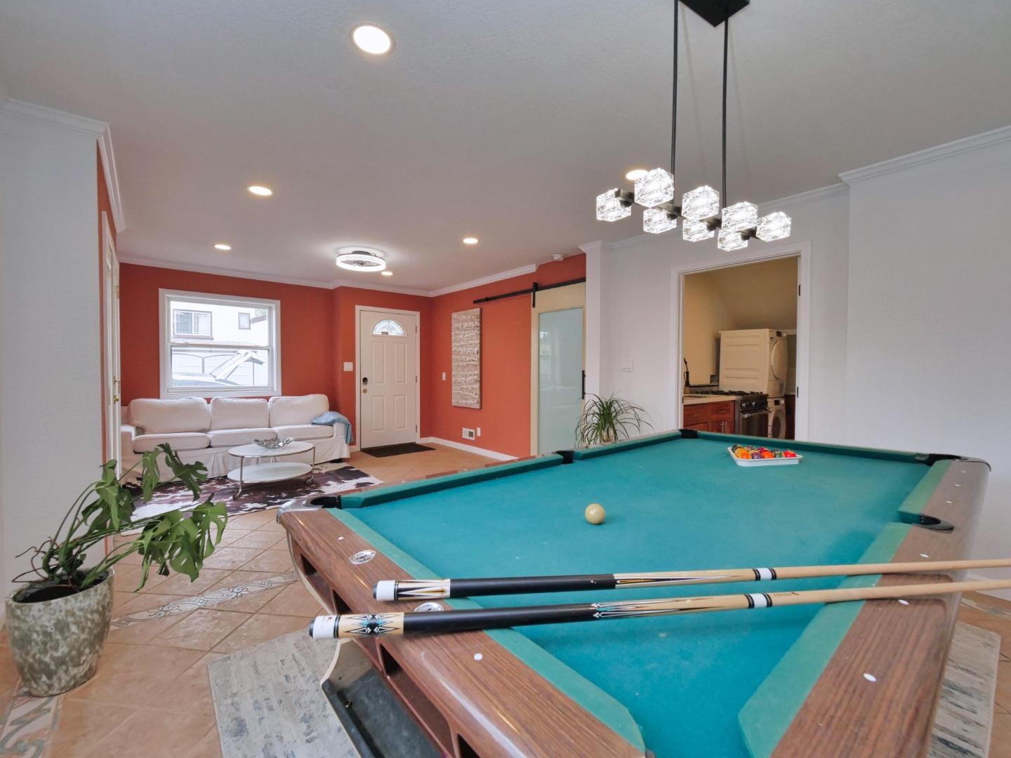 Detail Gallery Image 14 of 33 For 3000 56th Ave, Oakland,  CA 94605 - 4 Beds | 2 Baths