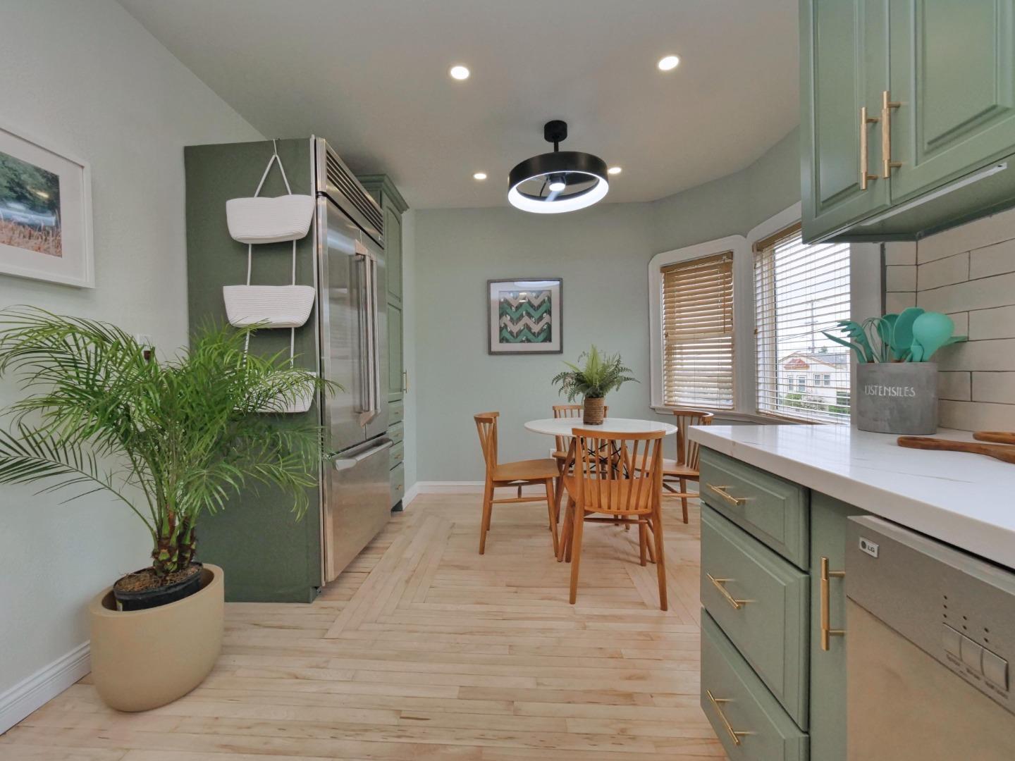 Detail Gallery Image 18 of 33 For 3000 56th Ave, Oakland,  CA 94605 - 4 Beds | 2 Baths