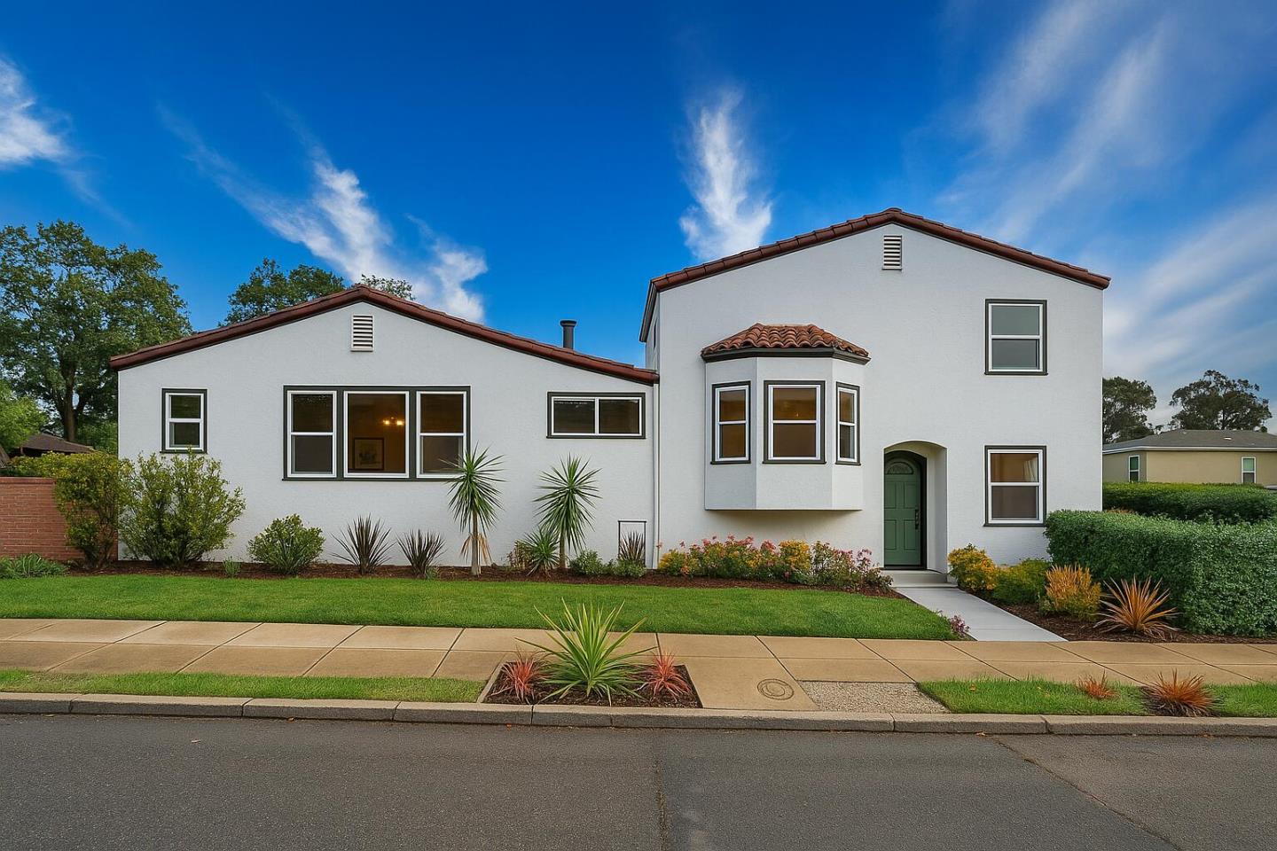 Detail Gallery Image 2 of 33 For 3000 56th Ave, Oakland,  CA 94605 - 4 Beds | 2 Baths