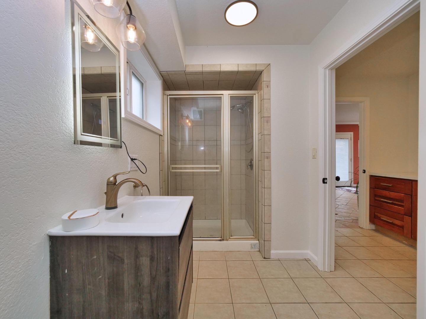 Detail Gallery Image 21 of 33 For 3000 56th Ave, Oakland,  CA 94605 - 4 Beds | 2 Baths