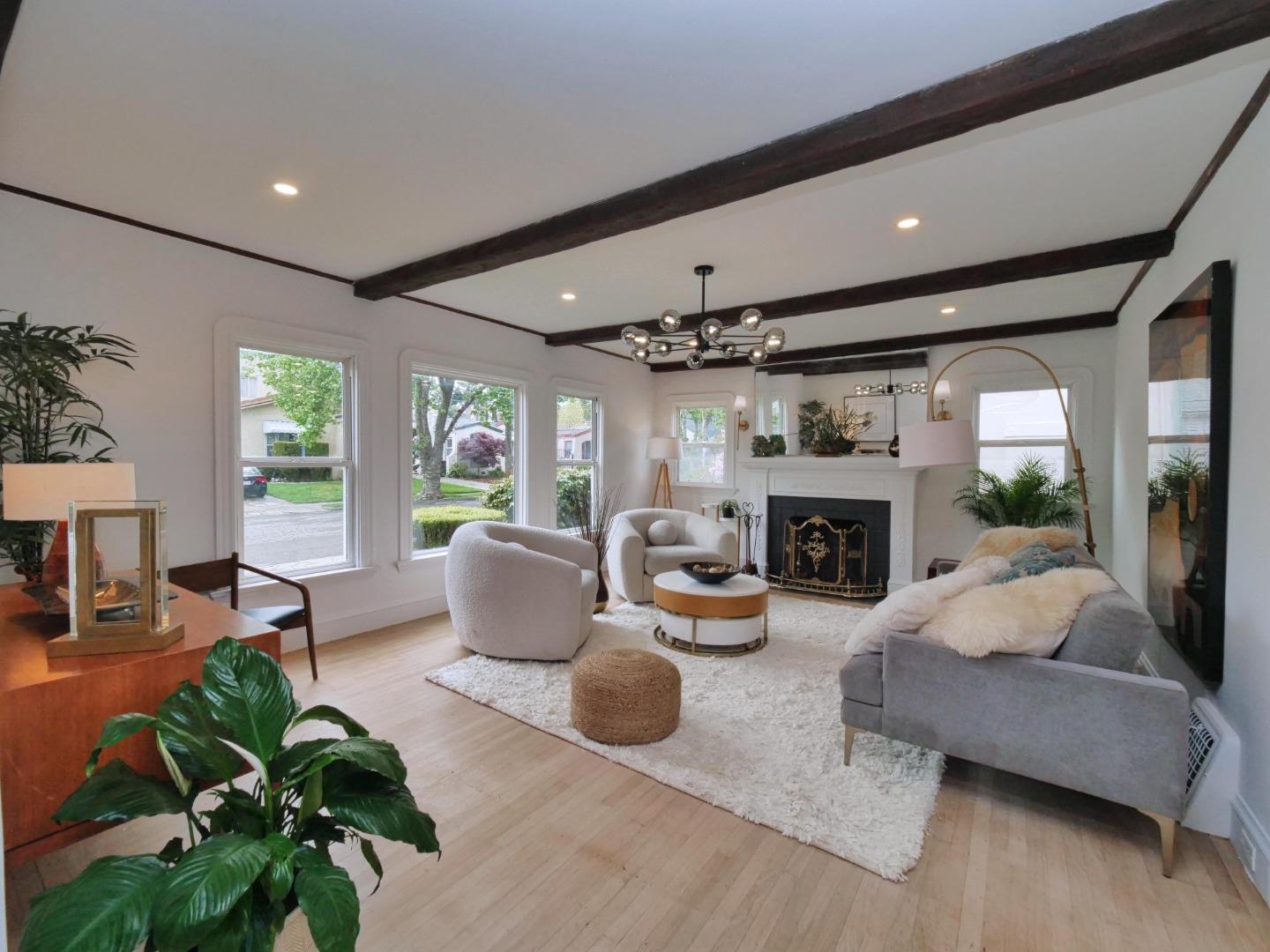 Detail Gallery Image 4 of 33 For 3000 56th Ave, Oakland,  CA 94605 - 4 Beds | 2 Baths